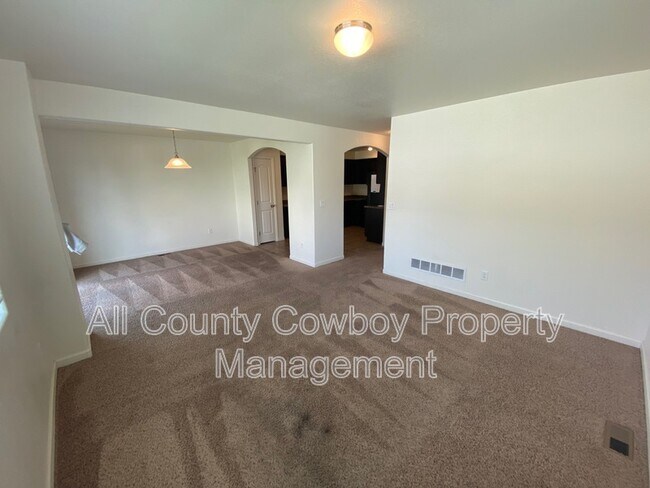 Building Photo - 4041 Little Moon Trail