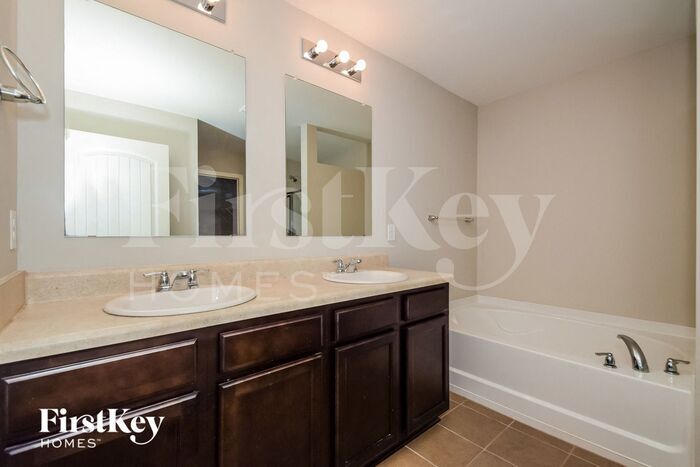 Building Photo - 11549 Cedar Glades Dr