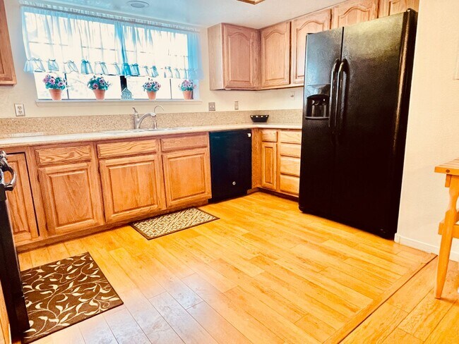 Building Photo - Coming Soon: Spacious, Fully Furnished 2 Bed, 2 Bath Condo in the Lakes!