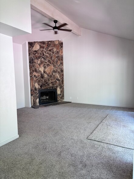 Building Photo - 7943 La Riviera Dr