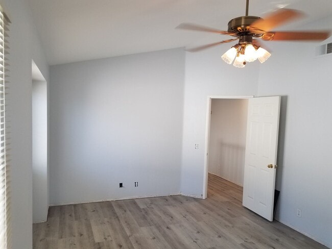 Building Photo - Nicely Renovated Home in Gated Community -...