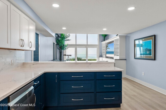 Building Photo - 5050 Ocean Beach Blvd