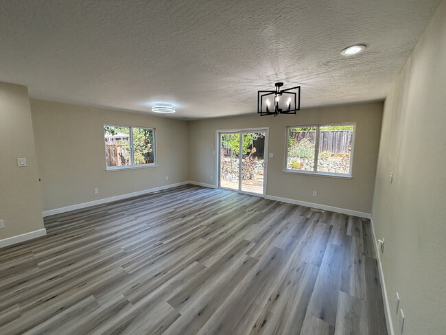 Building Photo - "Completely remodeled 4-Bed, 3-Bath Sanctu...