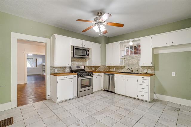 Building Photo - 2312 Mistletoe Ave