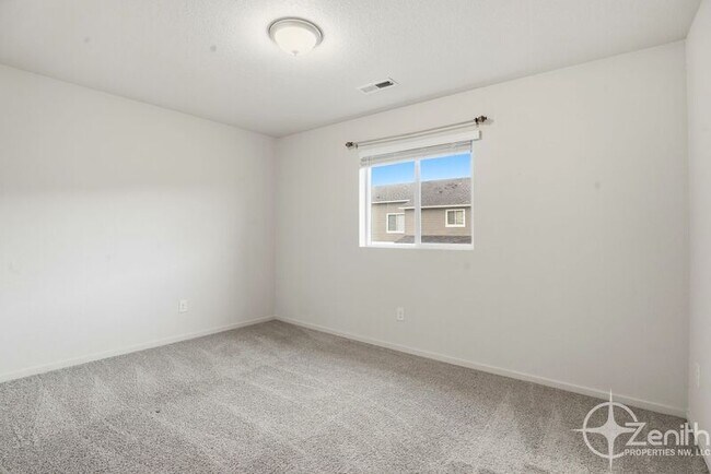 Building Photo - 11745 NE 22nd Way