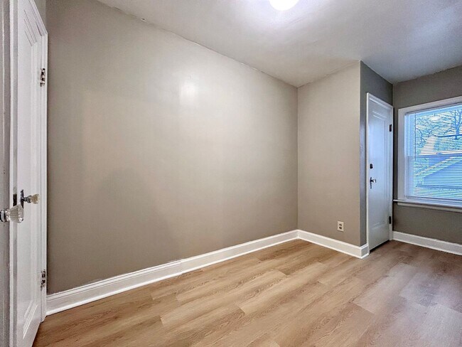 Building Photo - 297 W Larch Ave