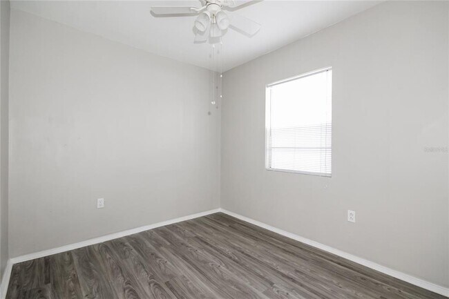 Building Photo - 6813 N Clearview Ave