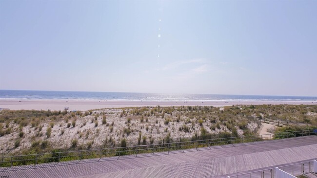 Building Photo - 5208 Boardwalk