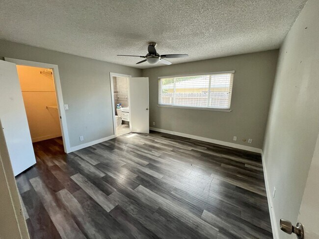 Building Photo - SAC T 4824 - 4826