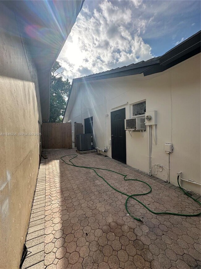 Building Photo - 15882 SW 138th Ct