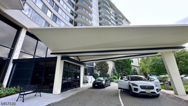 Building Photo - 1 Claridge Dr