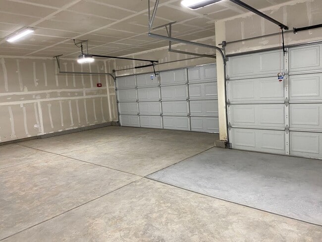 Building Photo - NEWER 3 Bedroom 2 Bath Home For Rent in Gated Community