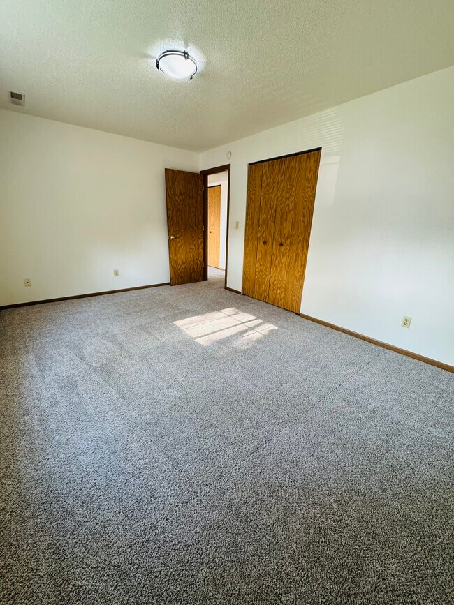 Building Photo - 156 Westside Dr