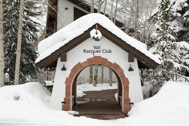 Building Photo - 4620 Racquet Club Dr