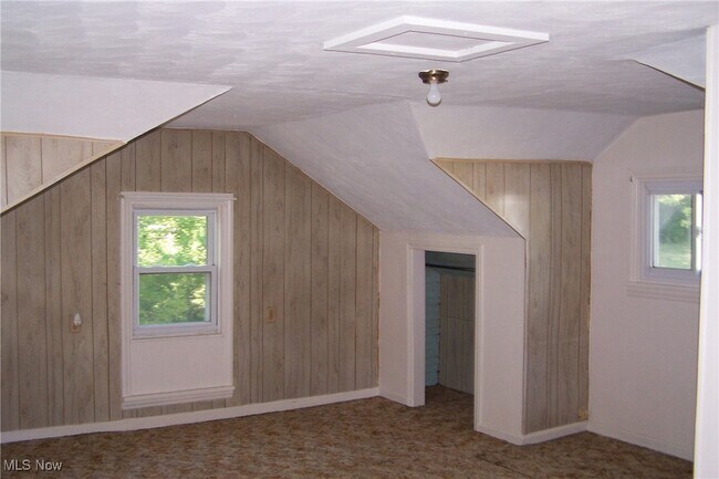 Building Photo - 15962 Pierce St