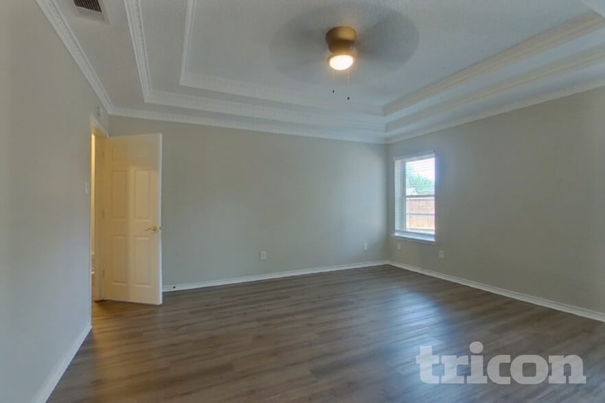 Building Photo - 509 Live Oak Dr