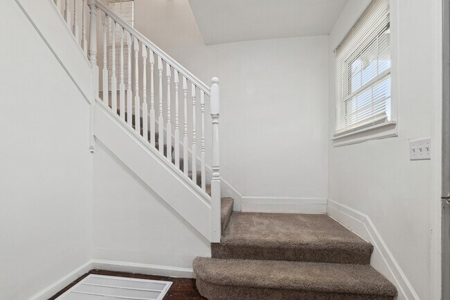 Building Photo - 1478 Helen St