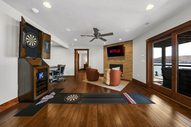 Building Photo - 201 Shady Ozark Ln