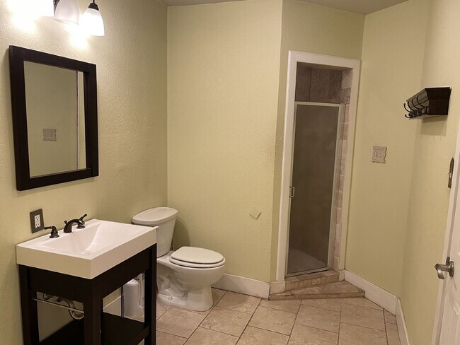 Building Photo - Pre Leasing for Fall 2026! 3/2 in Tech Terrace!