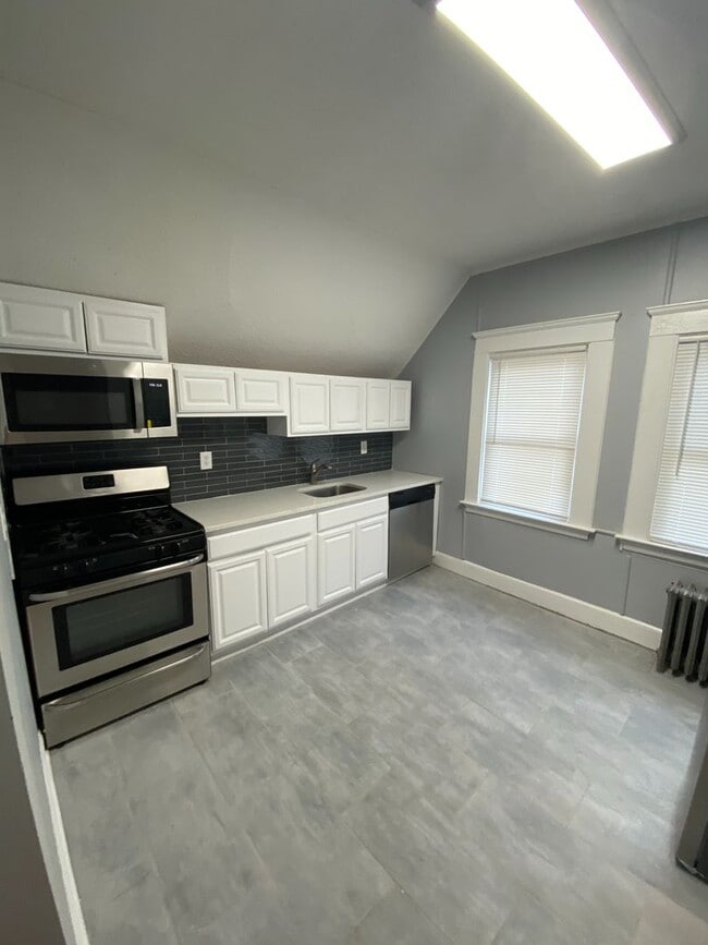 Building Photo - 363 Sherman Ave