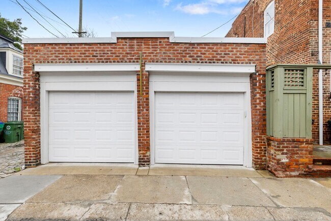 Building Photo - Beautiful 3 Bedroom Corner Lot on West Ave! ***Available 08/10/2026***