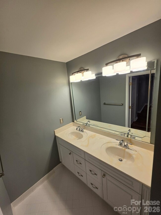 Building Photo - 16719 Spinnaker Ln