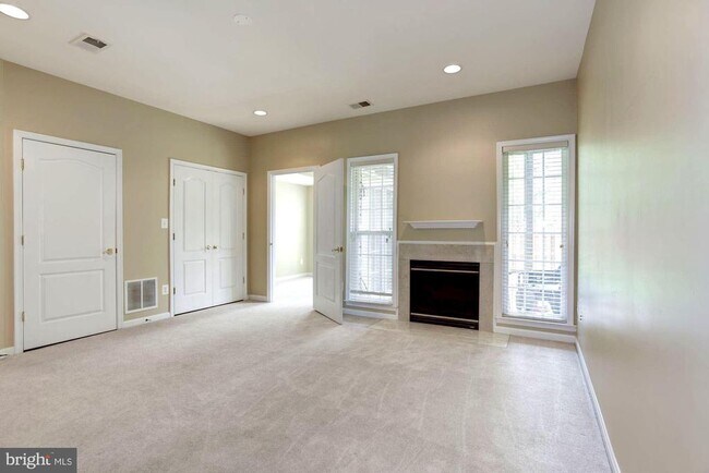 Building Photo - 43149 Crosswind Terrace