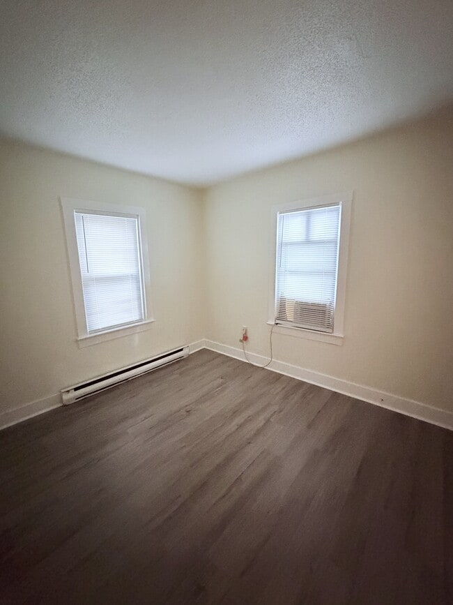 Building Photo - 1827 Pine Way
