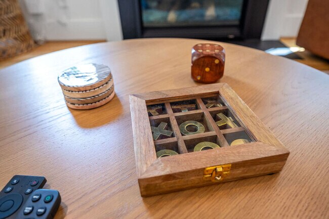 Building Photo - 2019 James St