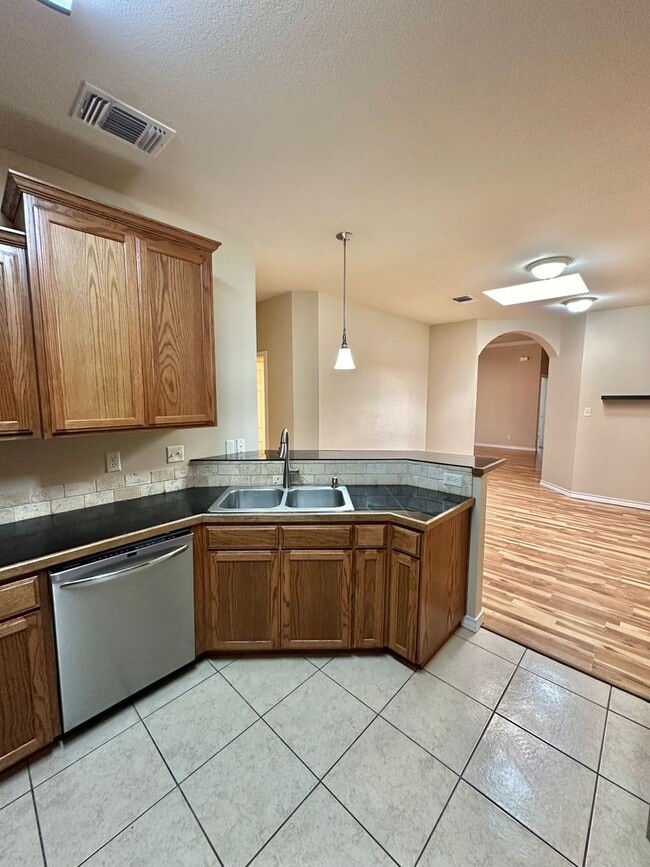 Building Photo - Now Available - Charming 3 Bedroom Patio Home