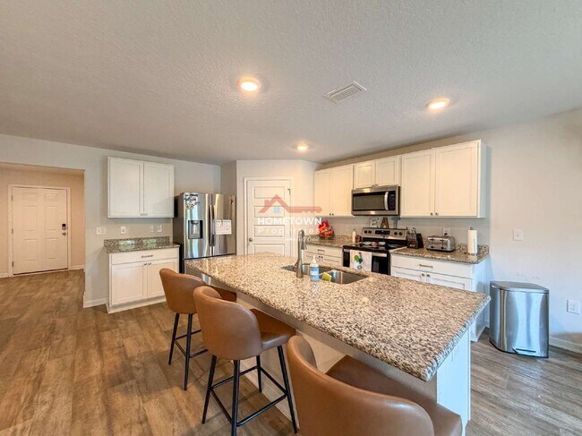 Building Photo - 5469 Merlin