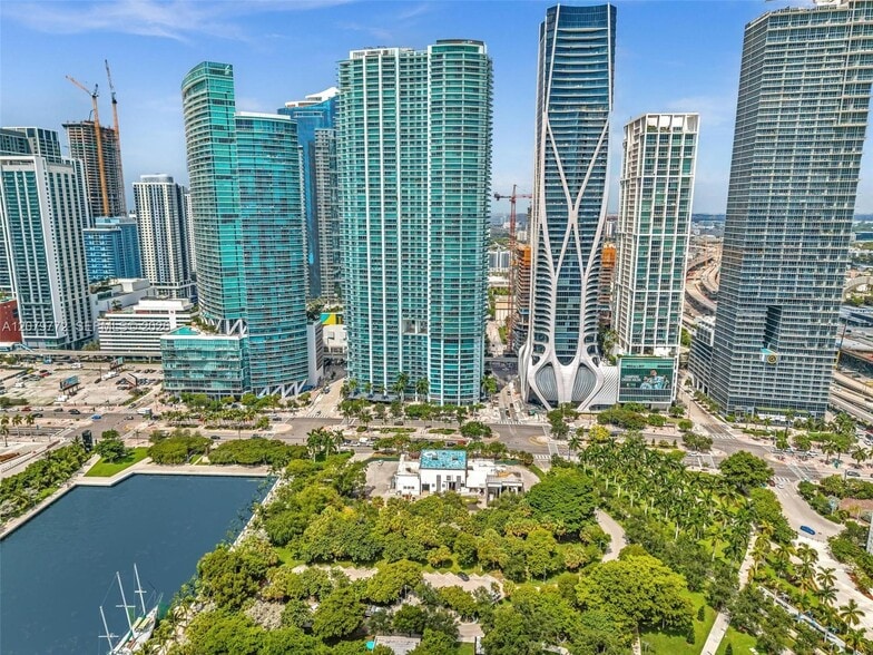 Building Photo - 900 Biscayne Blvd