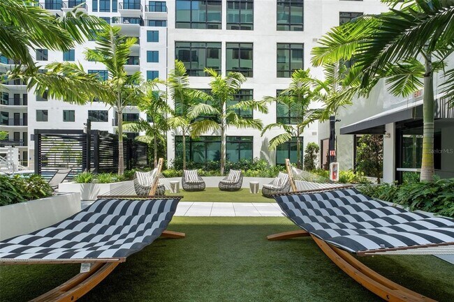 Building Photo - 1991 Main St