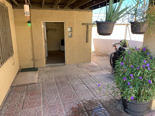 Primary Photo - 210 E 31st St