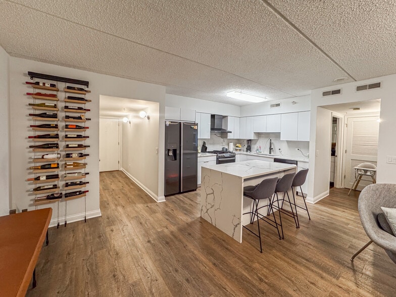 Primary Photo - 750 Pearson St