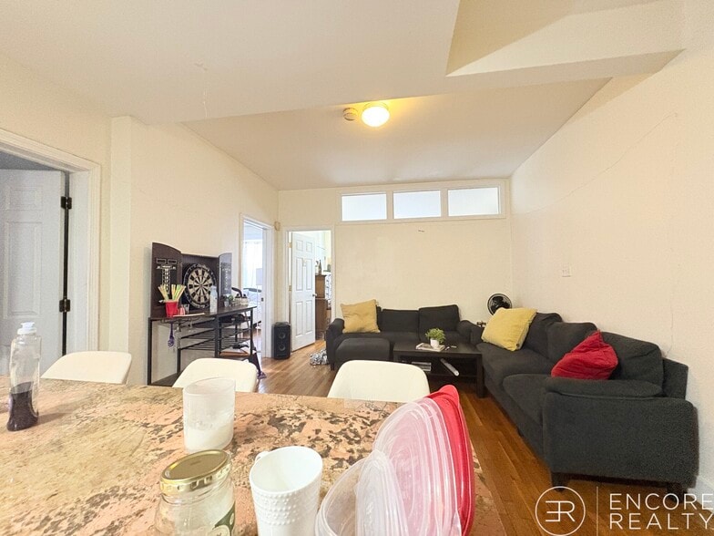 Building Photo - 153 Saint Paul St