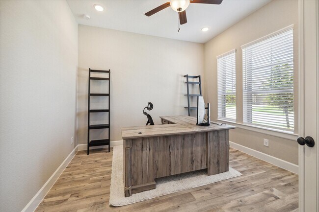 Building Photo - 11718 Lost Maples Springs Dr