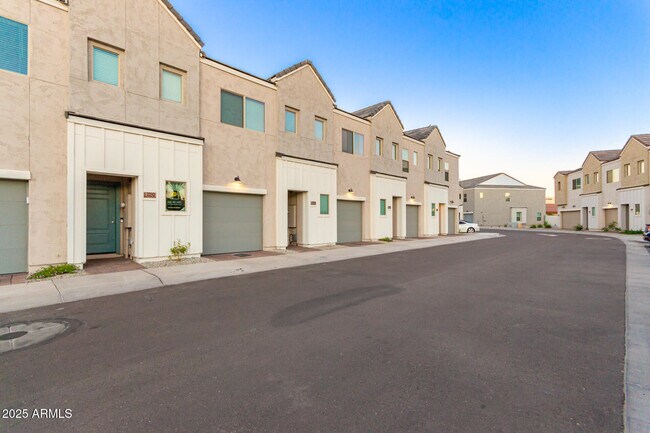 Building Photo - 2134 W Harmont Dr