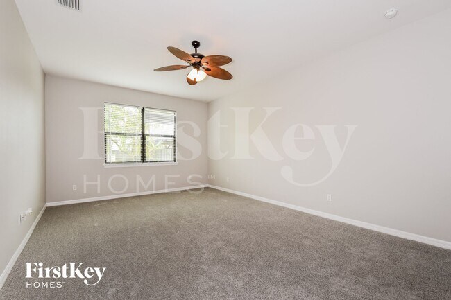 Building Photo - 2717 SW 18th Ave