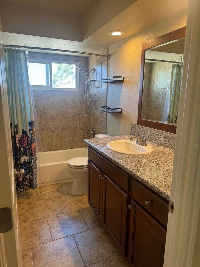 Building Photo - Very Spacious! 3Bed/2.5Bath w/solar panels! Close to Sweetwater Reservoir with plenty of trails!