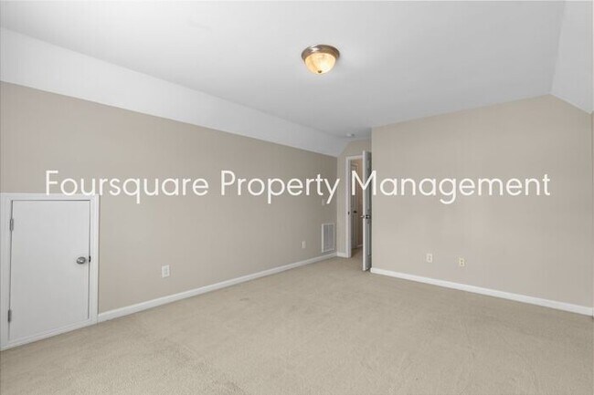 Building Photo - Single Family Home| 1st Floor Master Bedro...