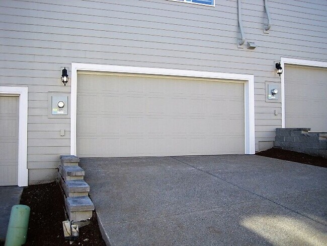 Building Photo - 5763 Joynak St S