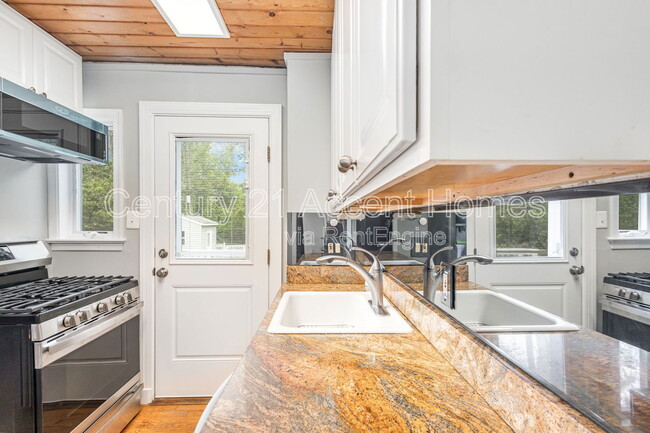 Building Photo - 2034 Arlington Terrace