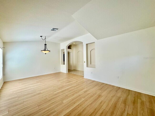 Building Photo - 22537 Roderick Dr