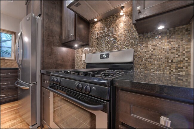 Building Photo - 1420 Hawthorne St