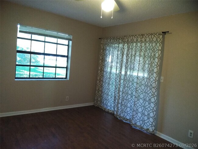 Building Photo - 301 Norwood Terrace