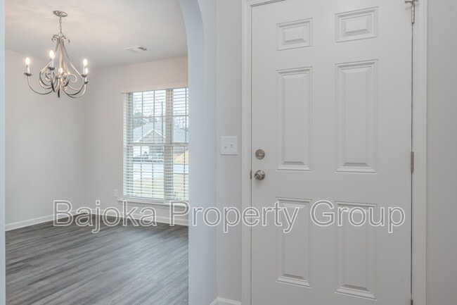 Building Photo - 709 Park Ln