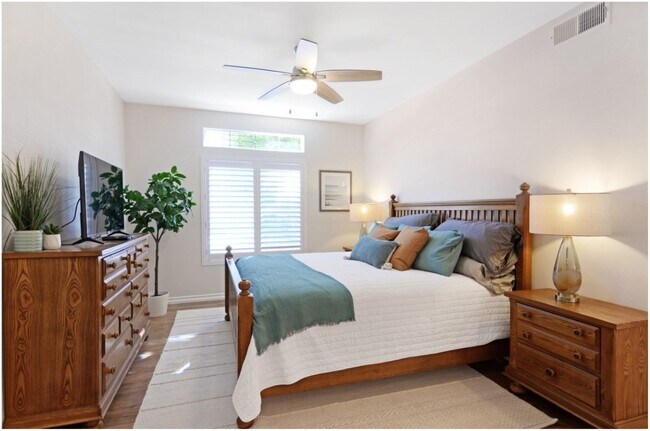 Building Photo - Fully Furnished Short Term Ocean Close Rental