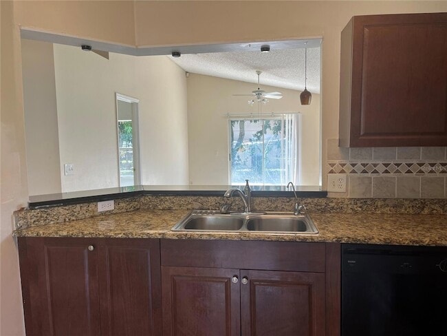 Building Photo - 2131 Rj Cir