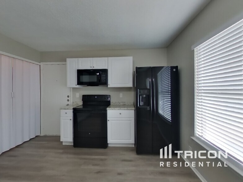 Building Photo - 4111 Sunrise Crest Dr